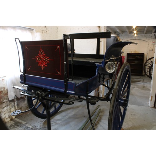 1475 - A late Victorian/Edwardian horse drawn estate managers cart, two side lamps, fall front compartment ... 