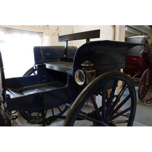 1475 - A late Victorian/Edwardian horse drawn estate managers cart, two side lamps, fall front compartment ... 