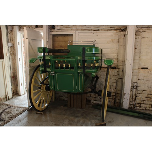 1477 - A late 19th/early 20th century horse drawn governess cart, front and rear seating, spindle gallery, ... 