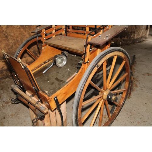 1480 - Early 20th century small pony day cart, brass hubs, basically c.1940

***This lot is contained at a ... 