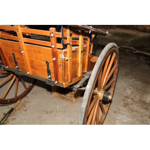 1480 - Early 20th century small pony day cart, brass hubs, basically c.1940

***This lot is contained at a ... 