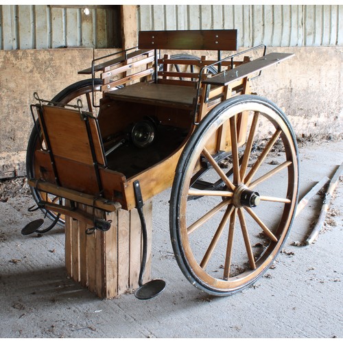 1480 - Early 20th century small pony day cart, brass hubs, basically c.1940

***This lot is contained at a ... 