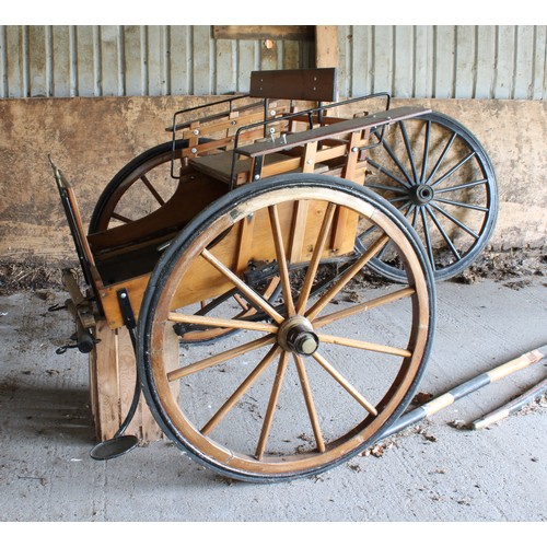 1480 - Early 20th century small pony day cart, brass hubs, basically c.1940

***This lot is contained at a ... 