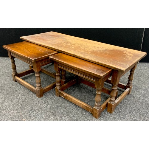 224 - A Titchmarsh and Goodwin style oak coffee table, with nested pair of oak side tables, 40cm high x 11... 