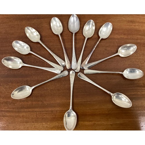 269 - A set of ten George V Hanoverian pattern tea spoons, Sheffield,160.15 grams (12)