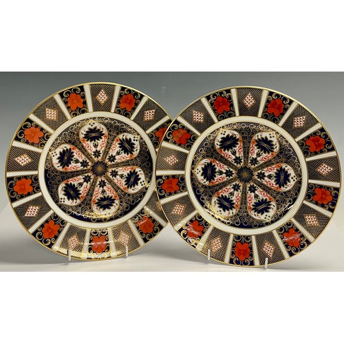 20 - A pair of Royal Crown Derby Imari 1128 pattern dinner plates, 27cm diameter, printed marks, first qu... 