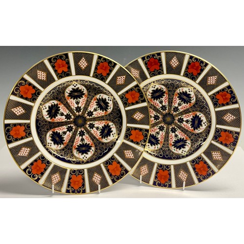 20 - A pair of Royal Crown Derby Imari 1128 pattern dinner plates, 27cm diameter, printed marks, first qu... 