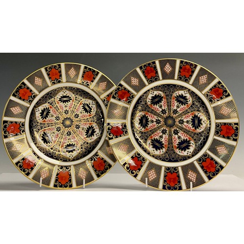 20 - A pair of Royal Crown Derby Imari 1128 pattern dinner plates, 27cm diameter, printed marks, first qu... 