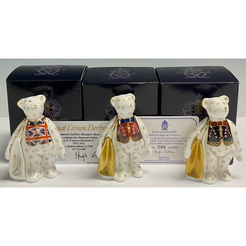 21 - A Royal Crown Derby miniature shopper bear, Elizabeth Regina Diamond Jubilee Shopper Bear, 9cm, to c... 