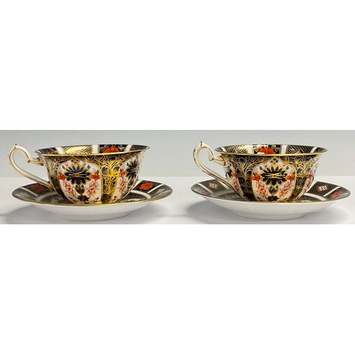 25 - A pair of Royal Crown Derby Imari 1128 pattern tea cups and saucers, printed marks, first quality