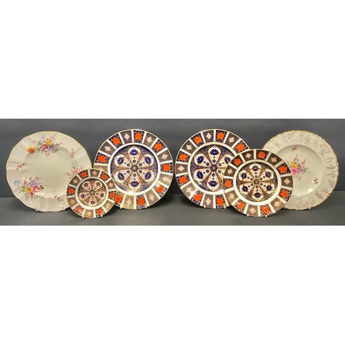 62 - A pair of Royal Crown Derby Imari 1128 pattern dinner plates, 27cm diameter, marks to bases, both se... 