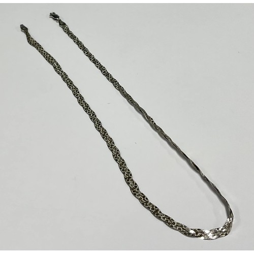 191 - A 9ct white gold necklace, plat double interlinked chain