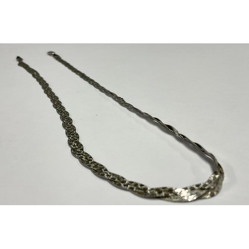 191 - A 9ct white gold necklace, plat double interlinked chain