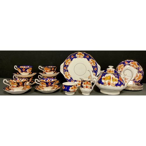 175 - A Royal Albert Heritage Heirloom tea service for five