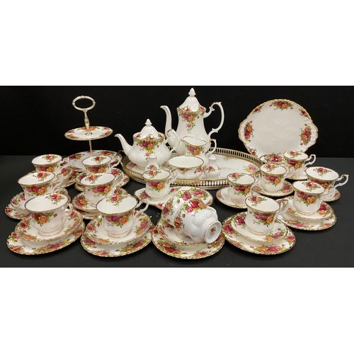 73 - Royal Albert ‘Old Country Roses’ pattern tea service for six including; six tea cups and saucers, si... 