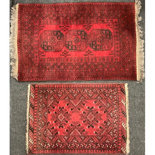 98 - A Middle Eastern Bakhtiari type rug, 142cm x 97cm;  and another, similar, smaller rug, (2).