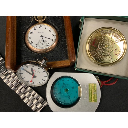 205 - A South bend rolled gold cased pocketwatch, floral case, Arabic numerals, fitted wooden case;  Modai... 