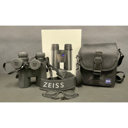 529 - A pair of Zeiss Conquest HD binoculars, 10 X 42, serial number 4907641, complete outfit, boxed