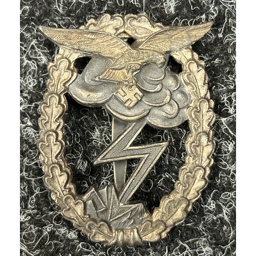 2077 - WW2 Third Reich Erdkampfabzeichen der Luftwaffe - Luftwaffe Ground Assault Badge. Maker marked 