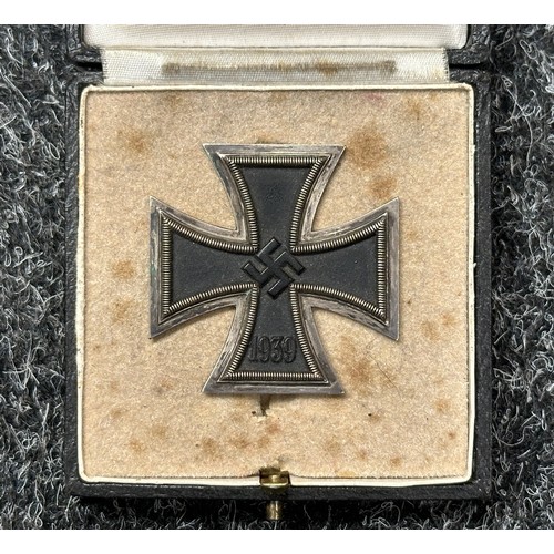 2088 - WW2 Third Reich Eisernes Kreuz 1. Klasse Iron Cross 1st class 1939 complete in case of issue. No mak... 