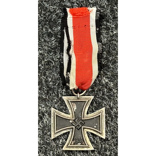 2089 - WW2 Third Reich Eisernes Kreuz 2 Klasse Iron Cross 2nd class 1939 complete with ribbon. Maker marked... 