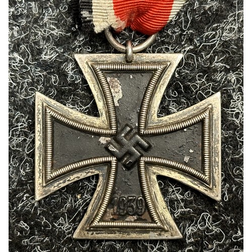 2089 - WW2 Third Reich Eisernes Kreuz 2 Klasse Iron Cross 2nd class 1939 complete with ribbon. Maker marked... 