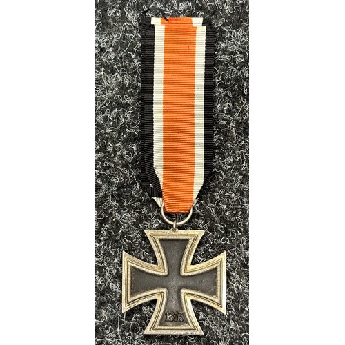 2090 - WW2 Third Reich Eisernes Kreuz 2 Klasse Iron Cross 2nd class 1939 complete with ribbon. No makers ma... 