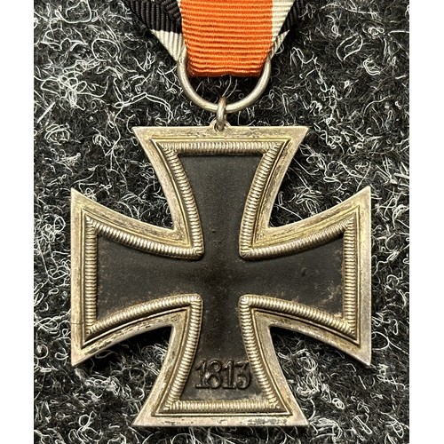 2090 - WW2 Third Reich Eisernes Kreuz 2 Klasse Iron Cross 2nd class 1939 complete with ribbon. No makers ma... 