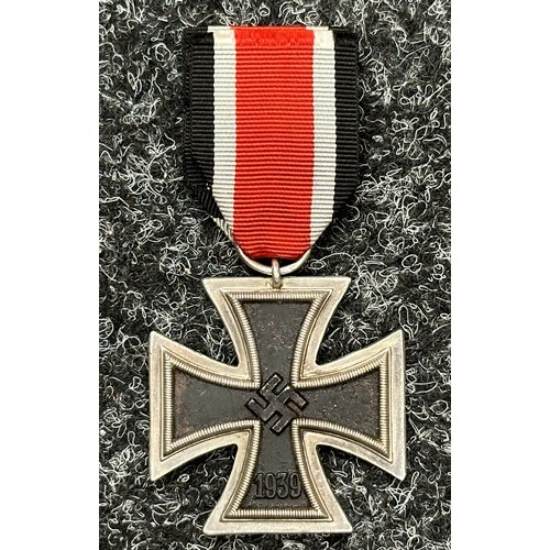 2091 - WW2 Third Reich Eisernes Kreuz 2 Klasse Iron Cross 2nd class 1939 complete with ribbon. Ring is make... 