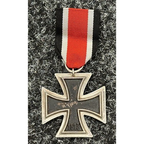 2091 - WW2 Third Reich Eisernes Kreuz 2 Klasse Iron Cross 2nd class 1939 complete with ribbon. Ring is make... 