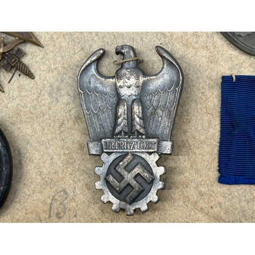 2102 - WW2 Third Reich Salemans Sample Board for Wilhelm Deumer, Ludenscheid possibly made up for sale to A... 