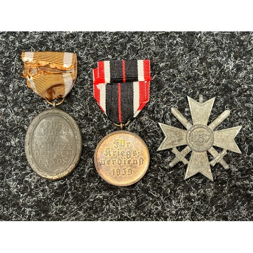 2107 - WW2 Third Reich Deutsches Schutzwall-Ehrenzeichen - West Wall Medal. Complete with a replacement rib... 