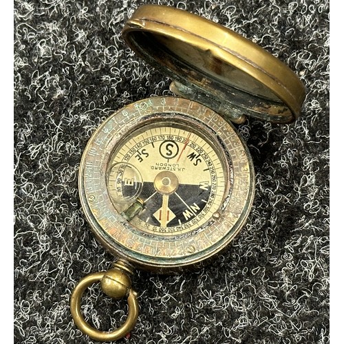 2186 - WW1 British Cavalry School Compass. Maker marked on dial 