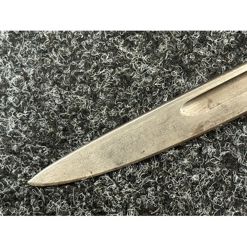 2194 - WW1 British 1907 Pattern Bayonet with fullered single edge blade 430mm in length, maker marked and d... 