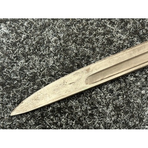 2194 - WW1 British 1907 Pattern Bayonet with fullered single edge blade 430mm in length, maker marked and d... 