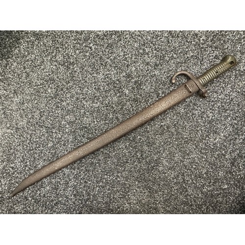 2194 - WW1 British 1907 Pattern Bayonet with fullered single edge blade 430mm in length, maker marked and d... 