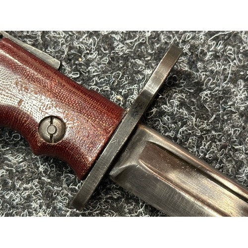 2218 - WW2 British No.7 Mk1 Land Service Bayonet / Fighting knife with fullered Bowie style blade 199mm in ... 