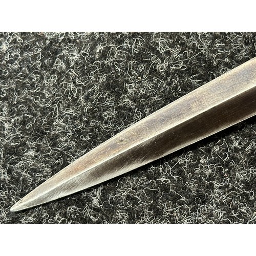 2231 - WW2 British 2nd Pattern Fairbairn - Sykes Fighting Knife. Private purchase example with unmarked blu... 