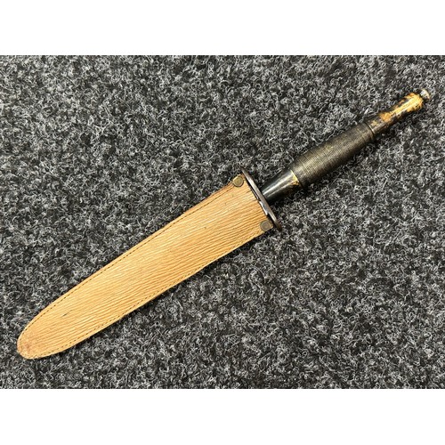 2231 - WW2 British 2nd Pattern Fairbairn - Sykes Fighting Knife. Private purchase example with unmarked blu... 