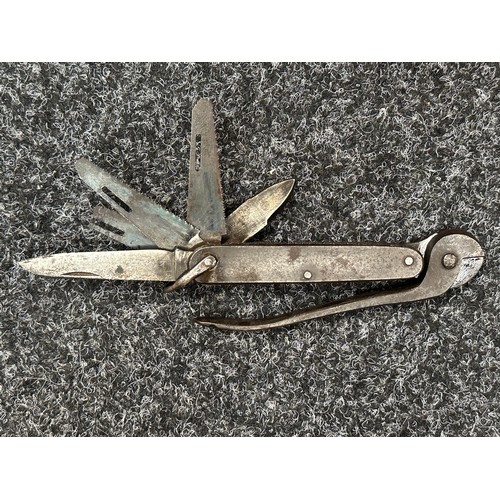 2240 - WW2 British SOE / OSS issue Multi tool. With knifes, screwdriver, hacksaw and wirecutters. Lanyard r... 