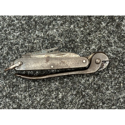 2240 - WW2 British SOE / OSS issue Multi tool. With knifes, screwdriver, hacksaw and wirecutters. Lanyard r... 