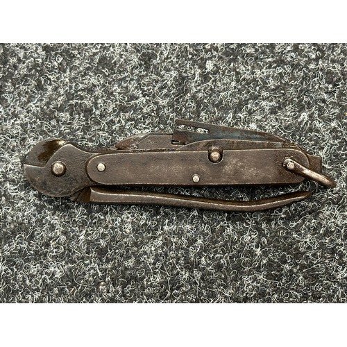 2240 - WW2 British SOE / OSS issue Multi tool. With knifes, screwdriver, hacksaw and wirecutters. Lanyard r... 