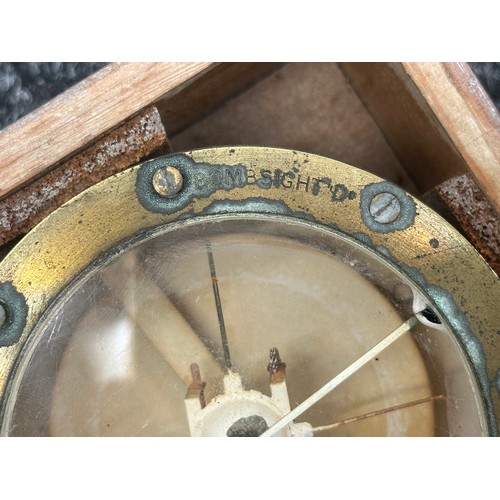 2256 - WW2 British RAF Bombsight D Compass. Air Ministry marked. Ref number 6E/0276. Serial number 12909H. ... 