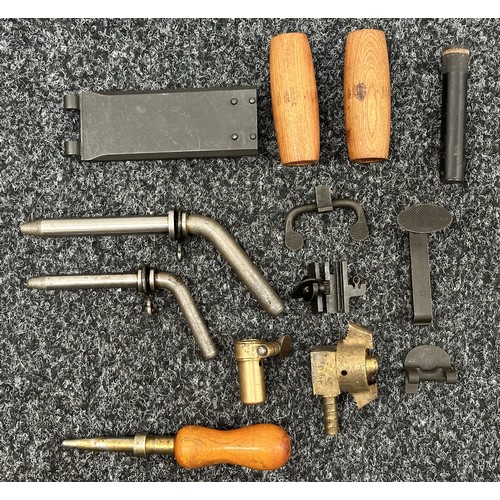 2259 - WW2 British Vickers .303 Medium Machine Gun Box Spare Parts & Tools. The box contains: two feedways,... 