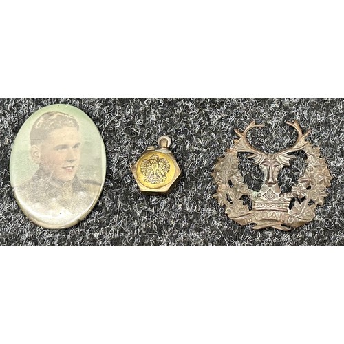 2262 - WW2 British Notts & Derby Regt, RASC, REME (Plastic) Cap badges, Enamel Sweetheart badges, Sweethear... 