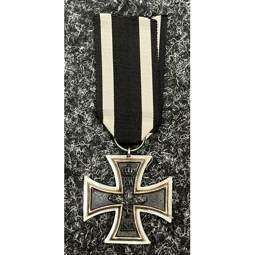 2282 - WW1 Imperial German Eisernes Kreuz 2. Klasse 1914. Iron Cross 2nd class 1914 complete with original ... 