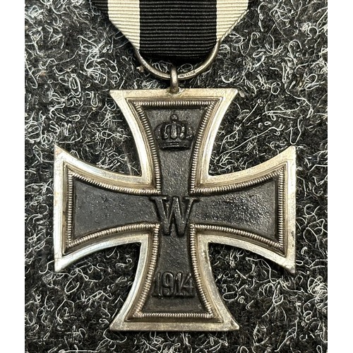 2282 - WW1 Imperial German Eisernes Kreuz 2. Klasse 1914. Iron Cross 2nd class 1914 complete with original ... 