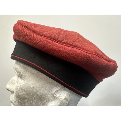 2290 - WW1 Imperial German Fraternity Cap with red crown and black cap band with Crowned button insignia. M... 