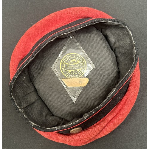 2290 - WW1 Imperial German Fraternity Cap with red crown and black cap band with Crowned button insignia. M... 