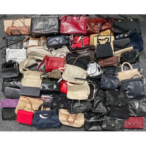 658 - Fashion - a large quantity of ladies' leather and other hand-bags, including Jane Shilton, Fiorelli,... 